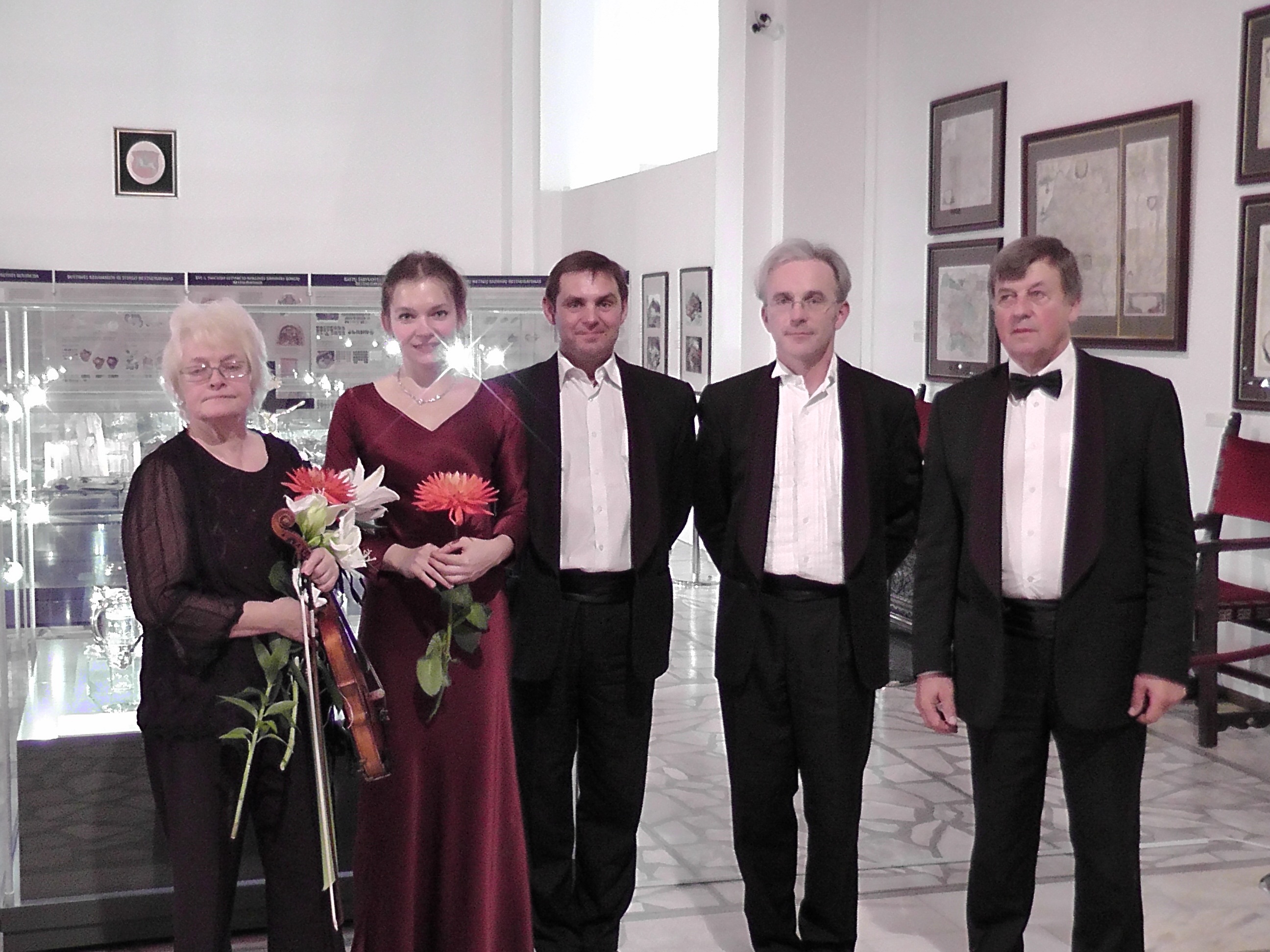 Olga Solovieva with Vilnius String Quartet after the concert at the Museum of Applied Art
